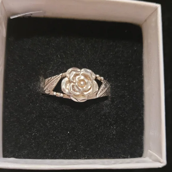 Silver Rose Ring - Picture 2 of 4